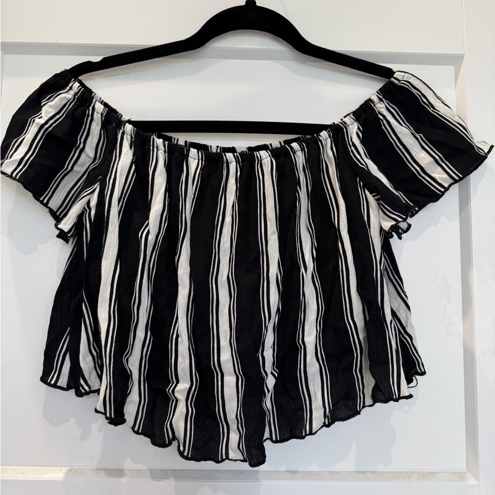 FOREVER 21 | Small- Women's off the shoulder black & white top